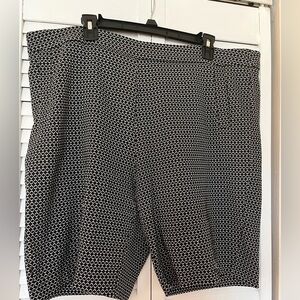 ELLE black/white print Bermuda pull-on Shorts! Size XXL!  Super comfy and Cute!